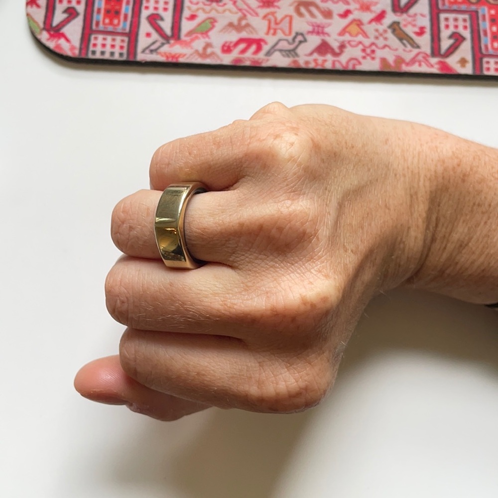 Gen2 Oura Ring, Heritage Gold (includes charger)